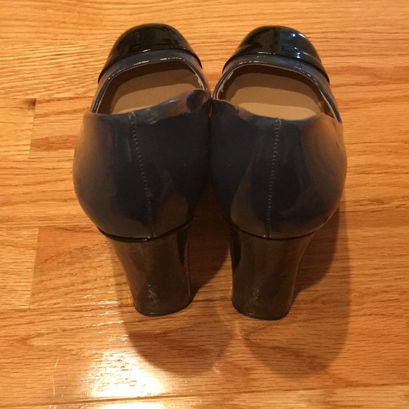 TAHARI  HEELS - Picture 4 of 8